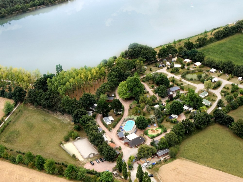 Camper en bord de lac : pourquoi aller en Vendée ?