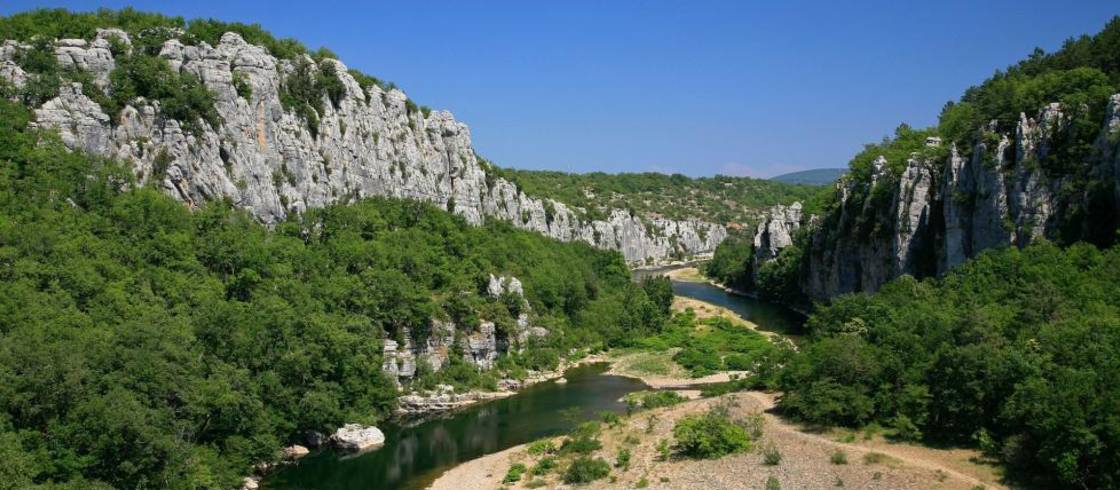 Camping dans les Cévennes : opter pour un site bien localisé